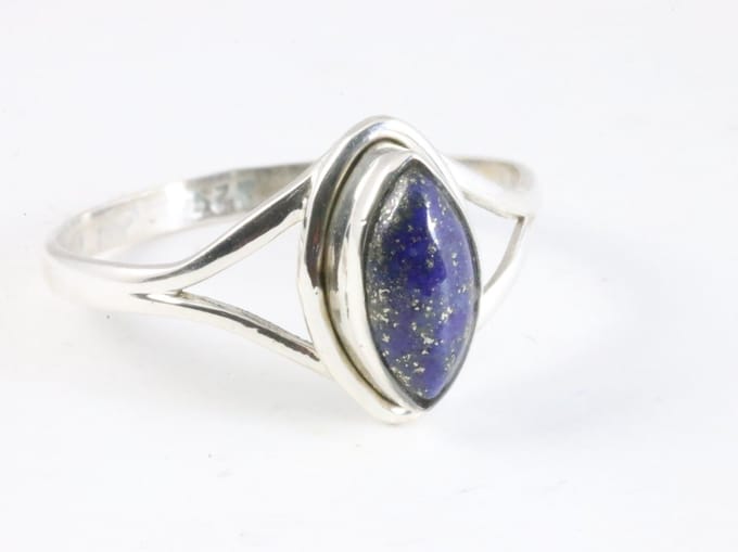 Fijne zilveren ring met lapis lazuli - maat 15.5