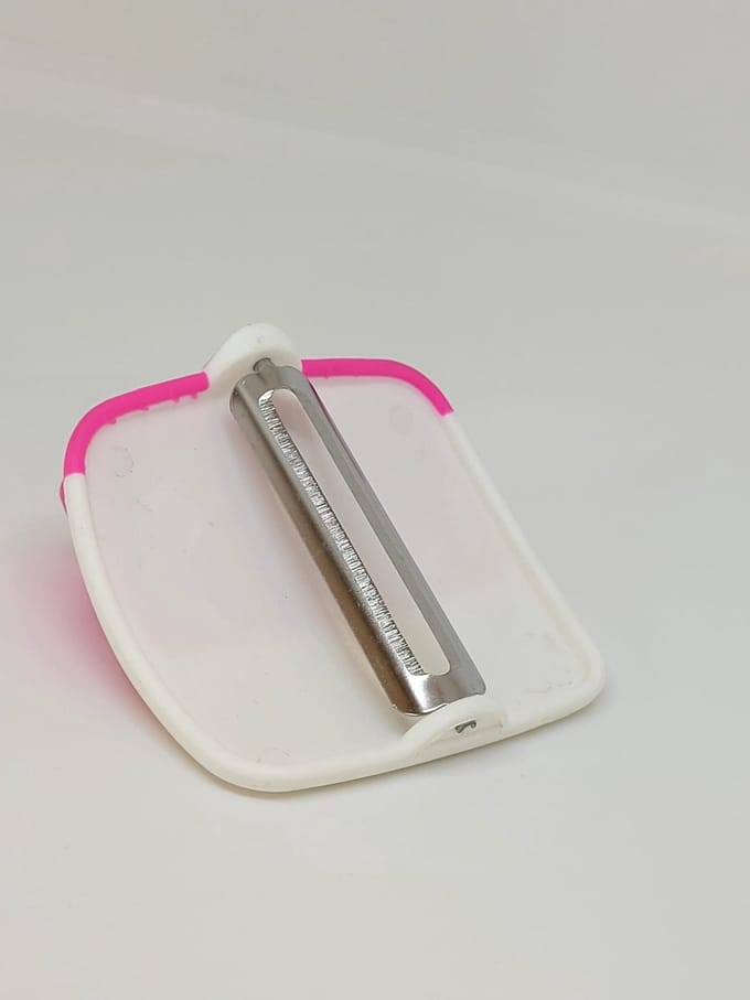 Jumada's - Handige Dunschiller - Aardappelschiller en Mesje in 1 - Slim Ontwerp - Roze