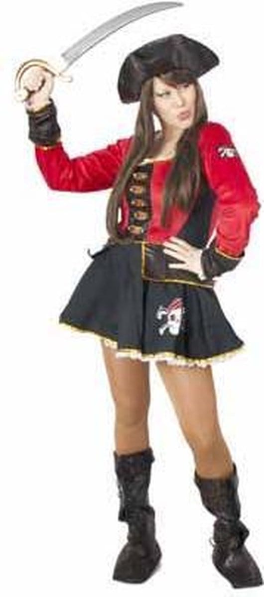 Sexy pirate dame
