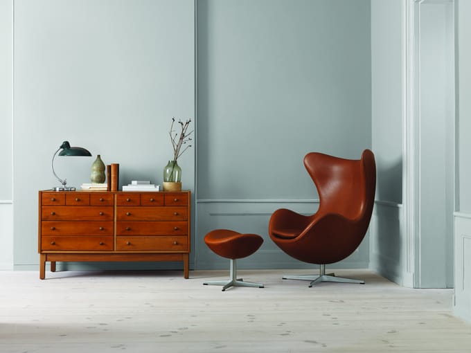 Fritz Hansen - Das Ei Voetbank - leer Aura cognac - aluminium - bruin