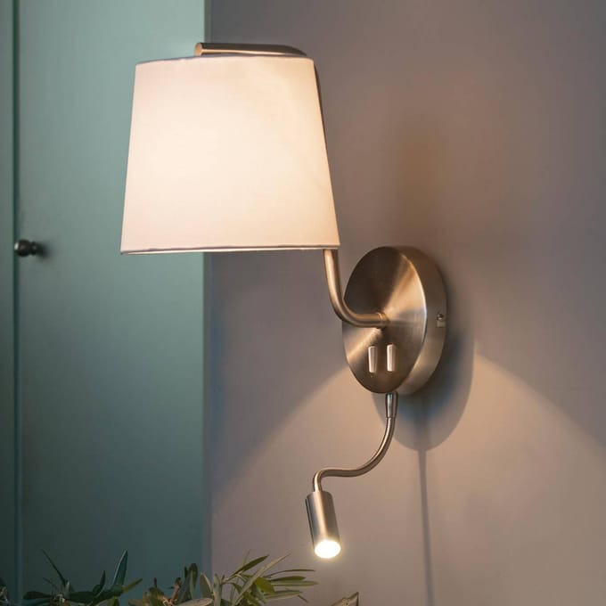 FARO BARCELONA Berni wandlamp van textiel met LED leeslamp