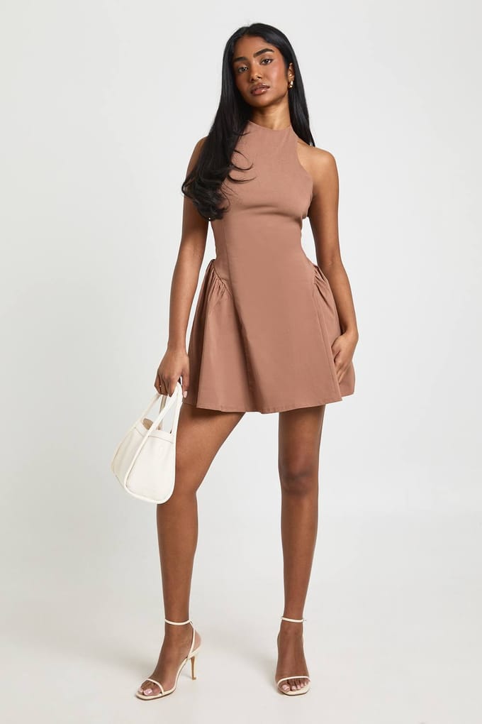 boohoo Dames Halterneck Wijde Rok Mini Jurk | Chocoladebruin | Maat: 42