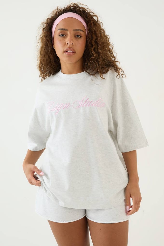 Dames Dsgn Studio Geborduurd Oversized T-shirt Met Script | Ash Grey | Maat: Small
