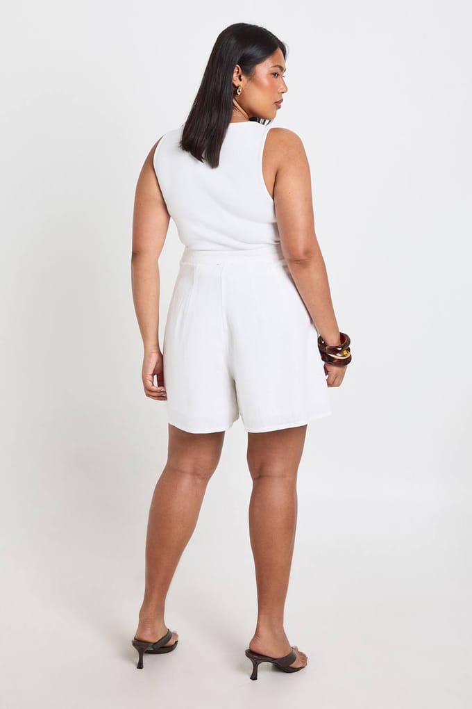 boohoo Dames Plus Linnen Getailleerde Lange Short | Ivoor | Maat: 52