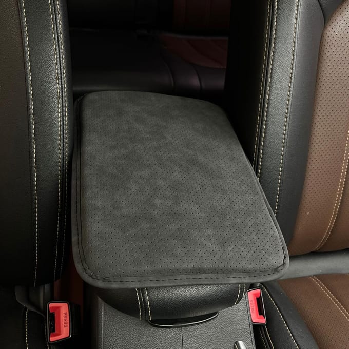 Auto middenconsole hoes, universeel lederen auto armsteun kussen antislip middenconsole kussen donkerbruine kleur