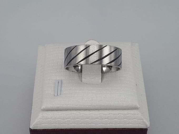Edelstaal Ring Met Zwarte Strepen - Zilver - Maat 19