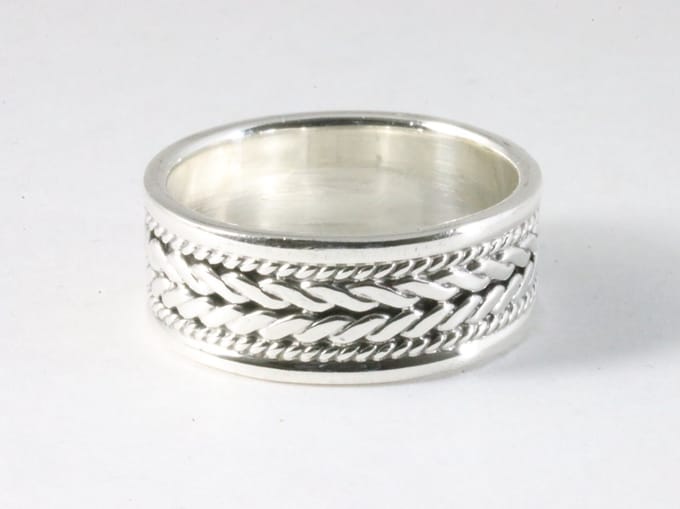 Zware zilveren ring met vlechtmotief - maat 19