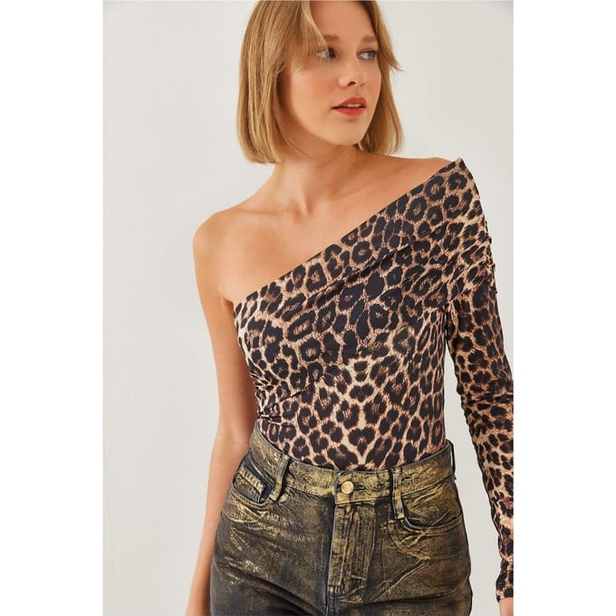 Leopardprint Strapless Fitted Blouse