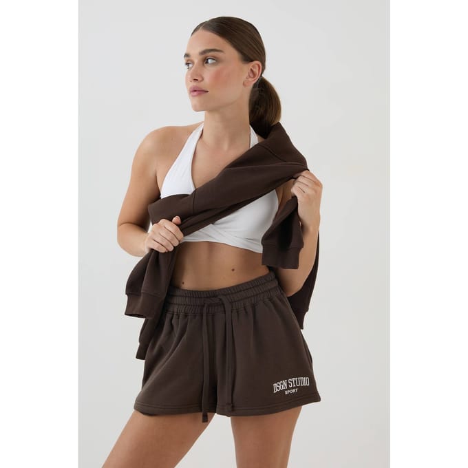 Dames Dsgn Studio Collegiate Applicatie Losse Pasvorm Sweat Short | Espresso | Maat: XS
