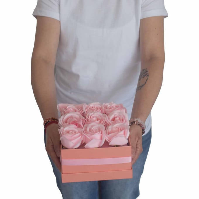 Zeep Bloemen Geschenkset - 13 Roze Rozen - Hartvorm - 23.5x20x15cm