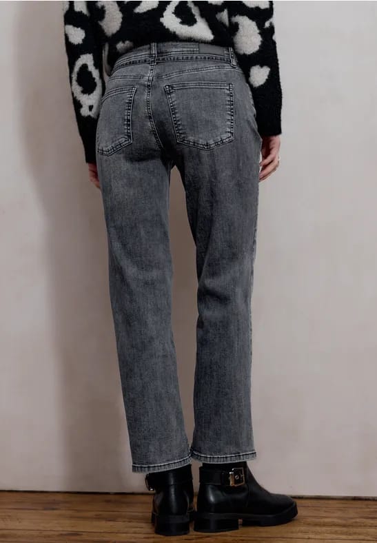 Straight Legs jeans