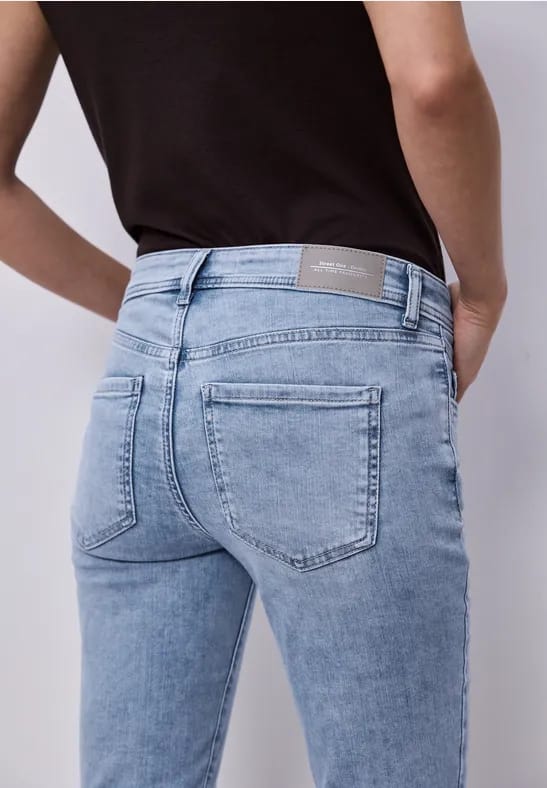 Mid Waist Slim Legs jeans in Slim Fit