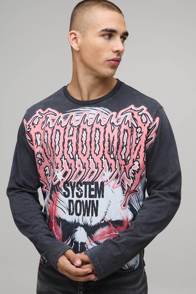 Gekrompen Gewassen Gothic Over Naden Grafisch Lange Mouw T-Shirt | Charcoal | Size Medium