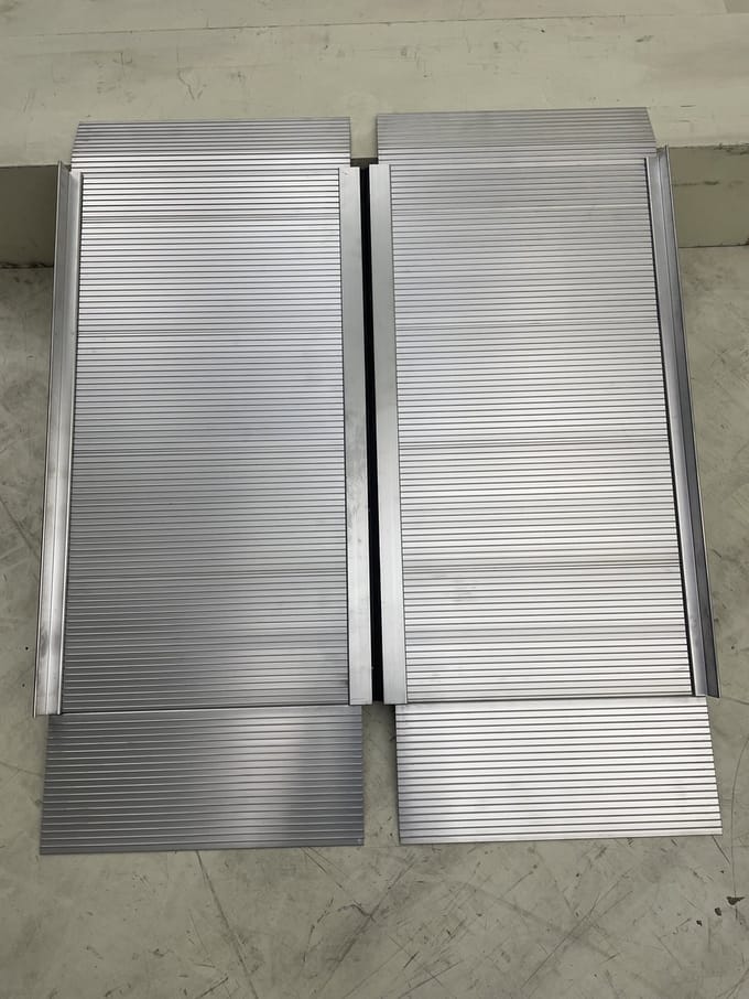 Oprijplaat aluminium 400 kg lengte 900 mm x breedte 760 mm inklapbaar MW Tools ARP20090