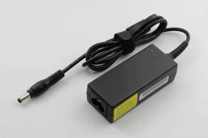 CoreParts MBA1300 netvoeding & inverter Binnen 40 W Zwart