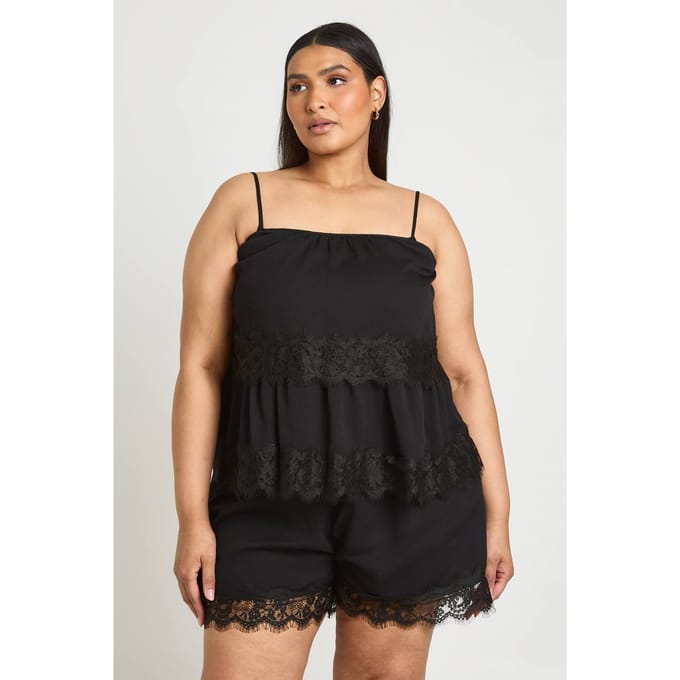 boohoo Dames Plus Chiffon Korte Broek Met Kanten Zoom | Zwart | Maat: 46