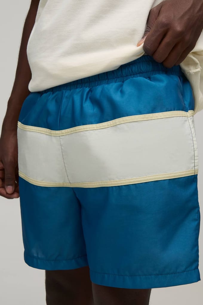 Ontspannen Pasvorm Gestreepte Panelen Korte Lengte Nylon Shorts | Blue | Size Medium