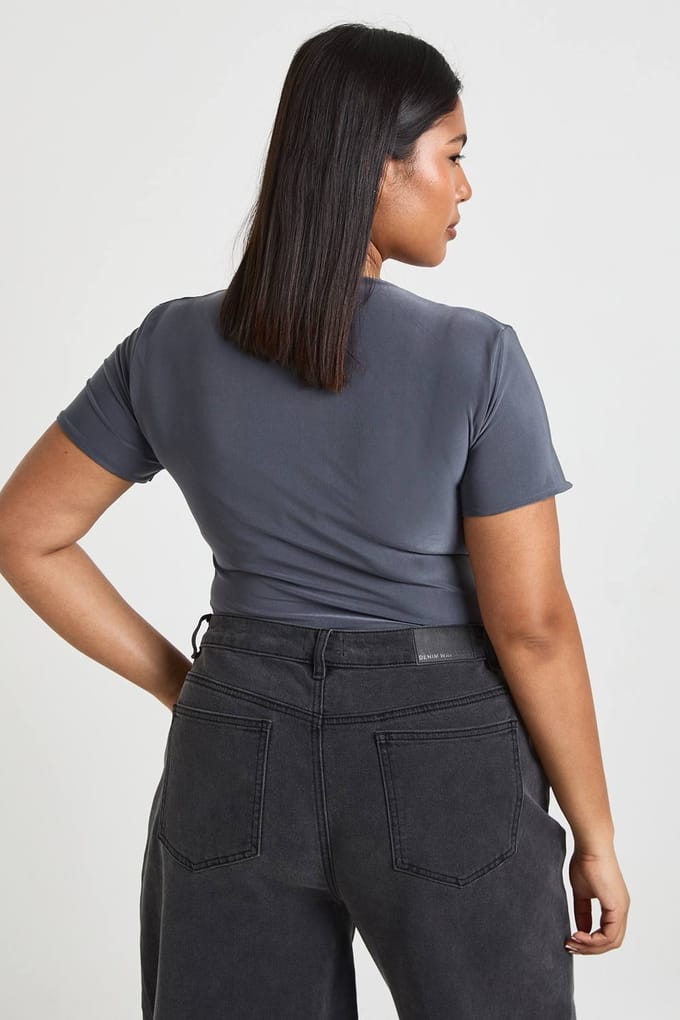 boohoo Dames Plus Dubbele Laag Slinky Aansluitende Bodysuit | Charcoal | Maat: 20