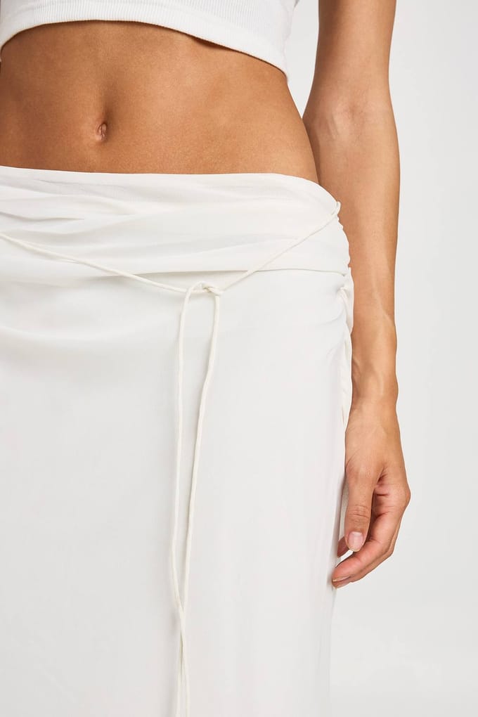 boohoo Dames Petite Lage Taille Chiffon Maxi Rok | Wit | Maat: 36