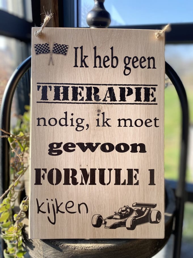 Tekstbordje van eikenhout / Formule 1 Therapie / vaderdag / vaderdag cadeau / papa / race / opa