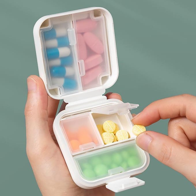 1PCS 5/8Grids Draagbare Veiligheid Pillendoos Tablet Splitters Medicijn Dispenser Verzegelde Container Pillendozen Pillendoos Container 6*6.6*3.4cm roze