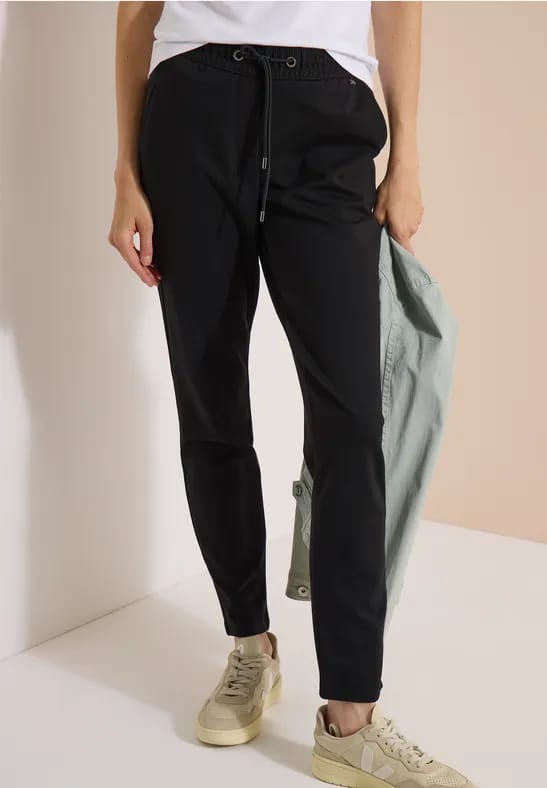 Mid Waist Slim Leg Hose in casual pasvorm