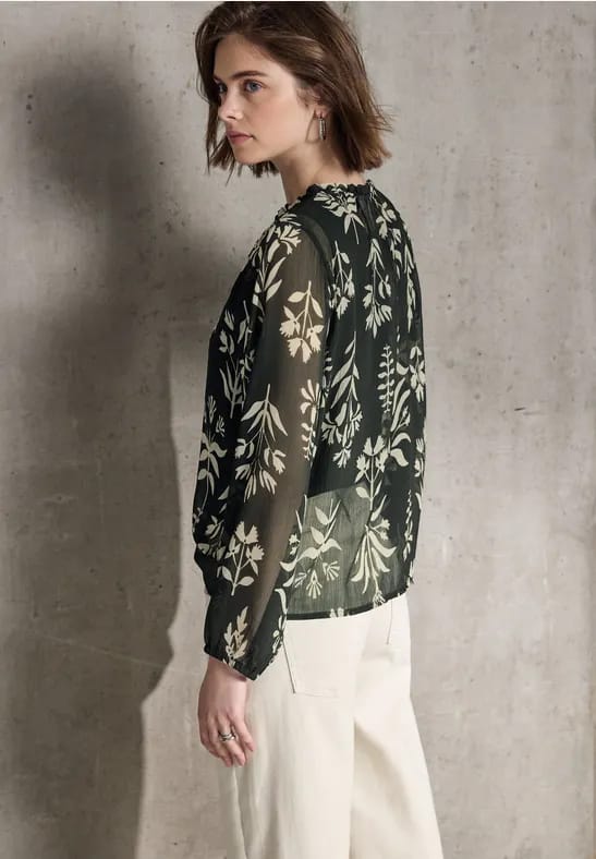 Gedessineerde chiffontuniek