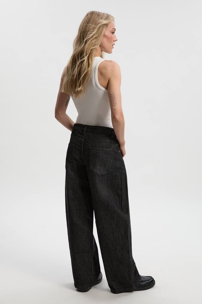 boohoo Dames Petite Basic Boyfriend Jean | Washed Black | Maat: 8/28L