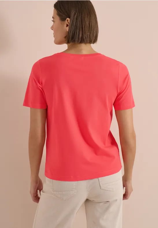 Shirt met boothals en Wording Artwork