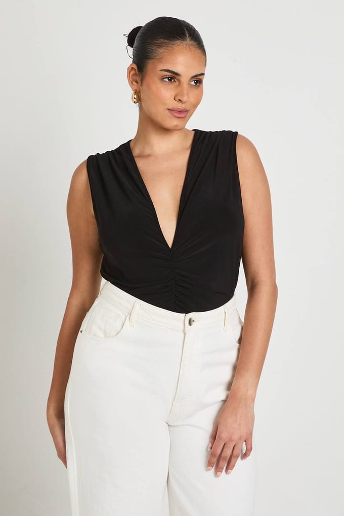 boohoo Dames Plus Slinky Gerimpeld Bodysuit Met V-hals | Black | Maat: 24