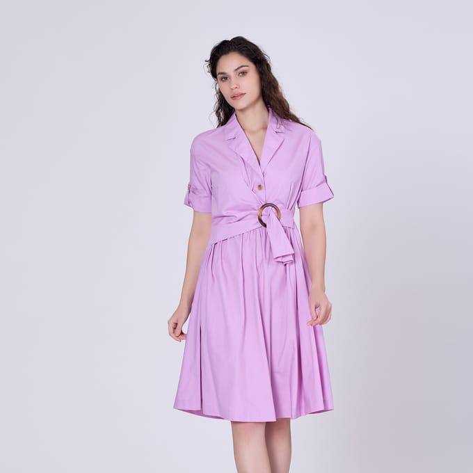 Shirtjurk met asymmetrische riempaneel