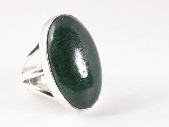 Grote ovale zilveren ring met jade - maat 20