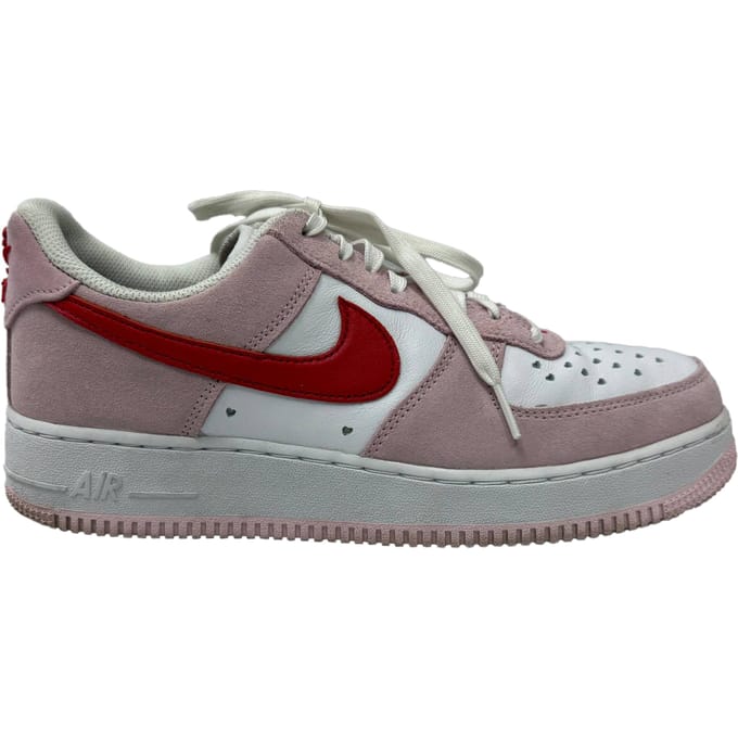 Nike Air Force 1 Low 'Valentijnsdag Liefdesbrief' Sneakers in Roze Suède