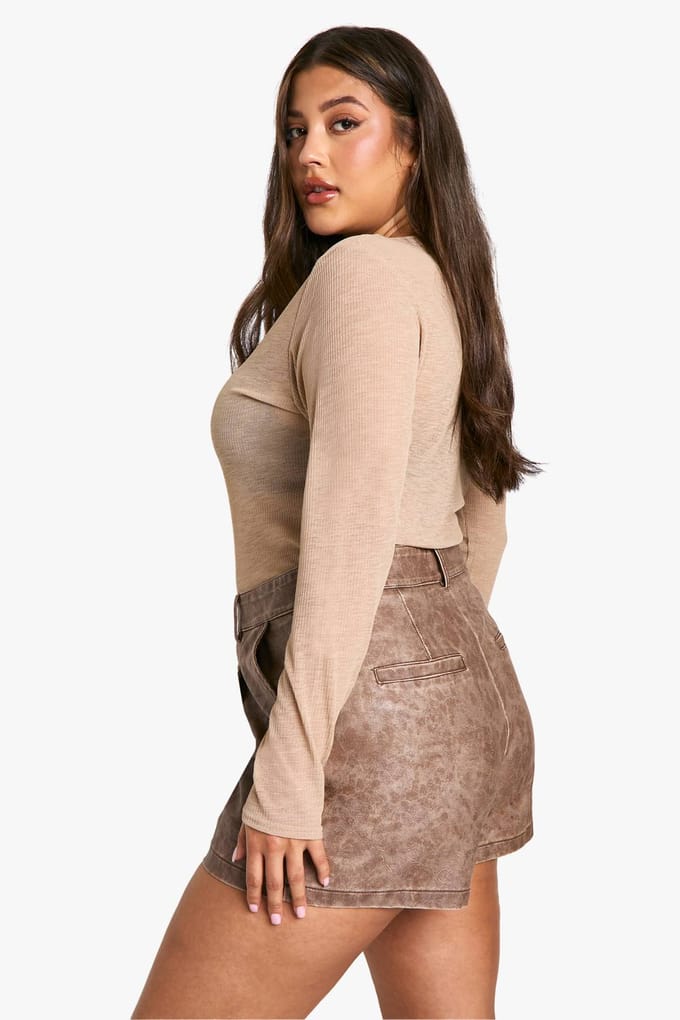 boohoo Dames Plus Geplooide Gewassen PU Shorts | Light Brown | Maat: 56