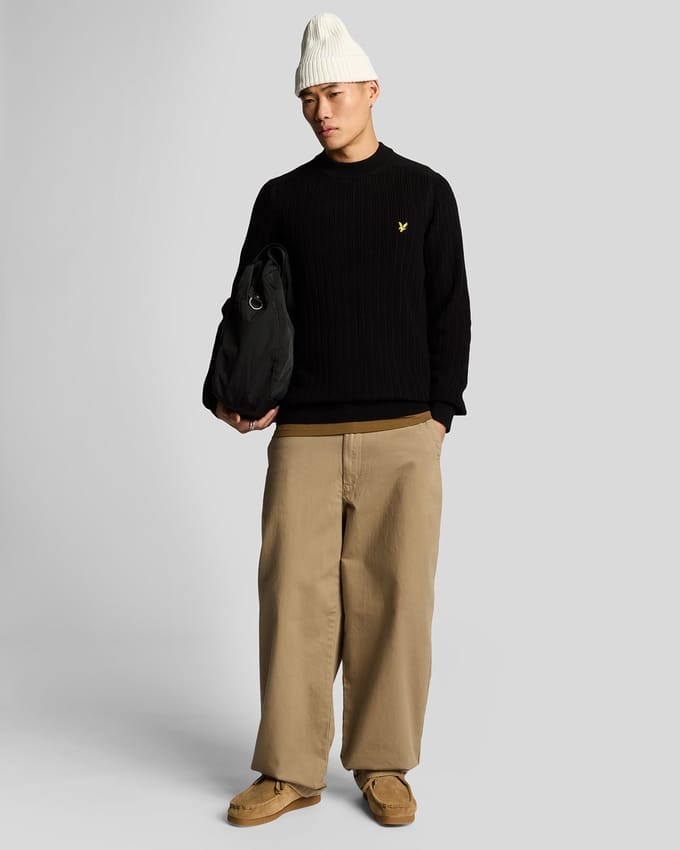Lyle & Scott effen geribbelde gitzwarte trui met opstaande hals