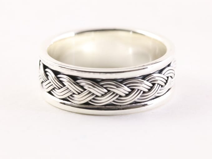Zware zilveren ring met vlechtmotief - maat 22