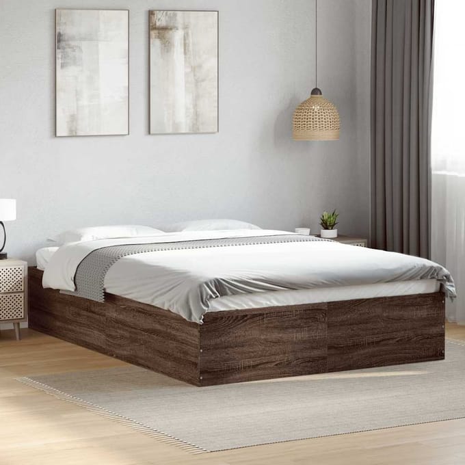 vidaXL - Bedframe - bewerkt - hout - bruin - eikenkleur - 135x190 - cm