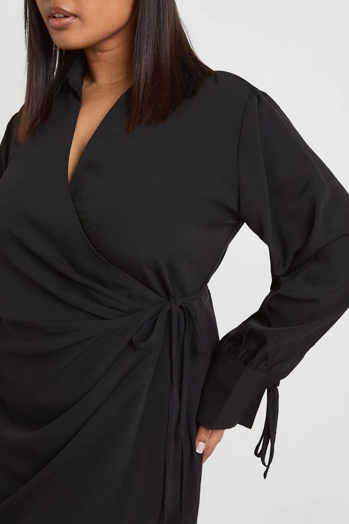 boohoo Dames Plus Geweven Wikkel Strik Midaxi Jurk | Zwart | Maat: 46