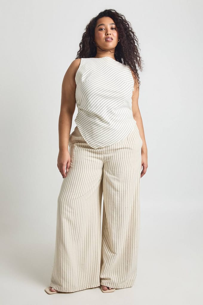boohoo Dames Plus Gestreepte Asymmetrische Zoom Racer Top | Creme | Maat: 46