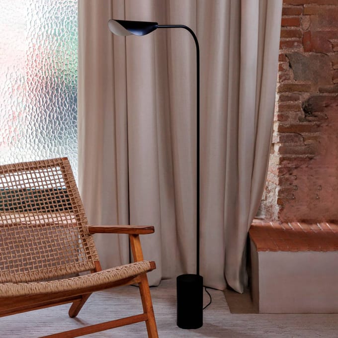 FARO BARCELONA Liggera vloerlamp, zwart, staal, hoogte 138,3 cm