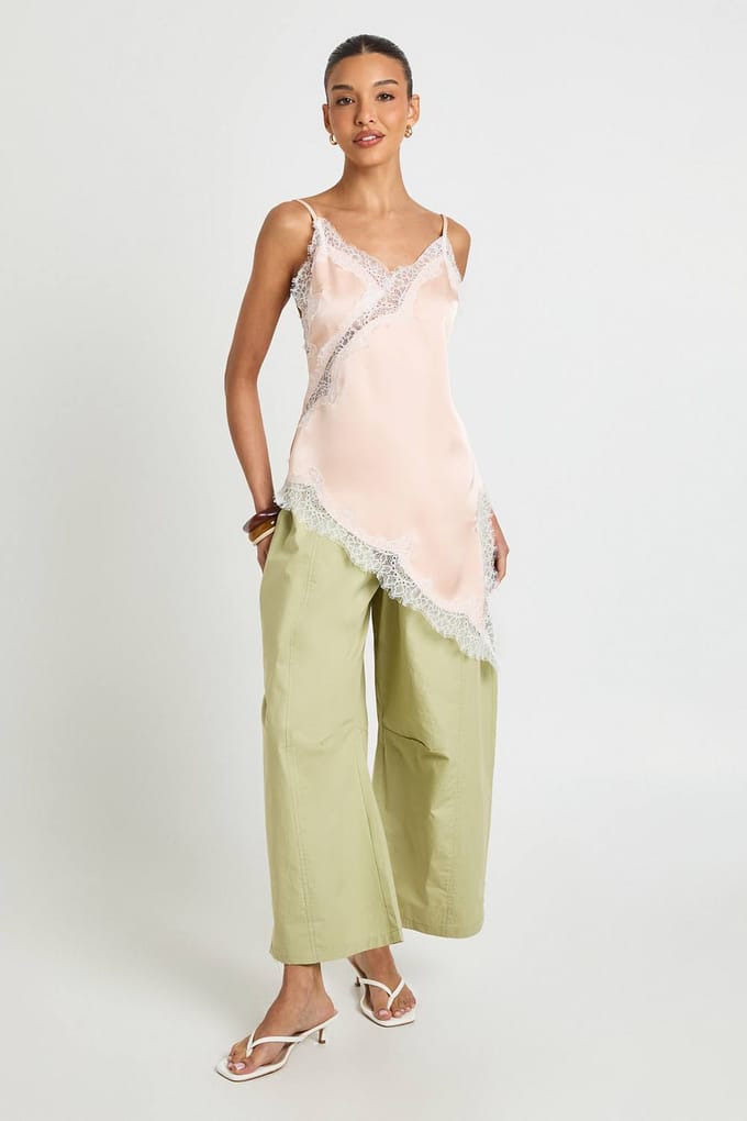 boohoo Dames Asymmetrische Zoom Kant Satijn Hemdje Top | Perzik | Maat: 40