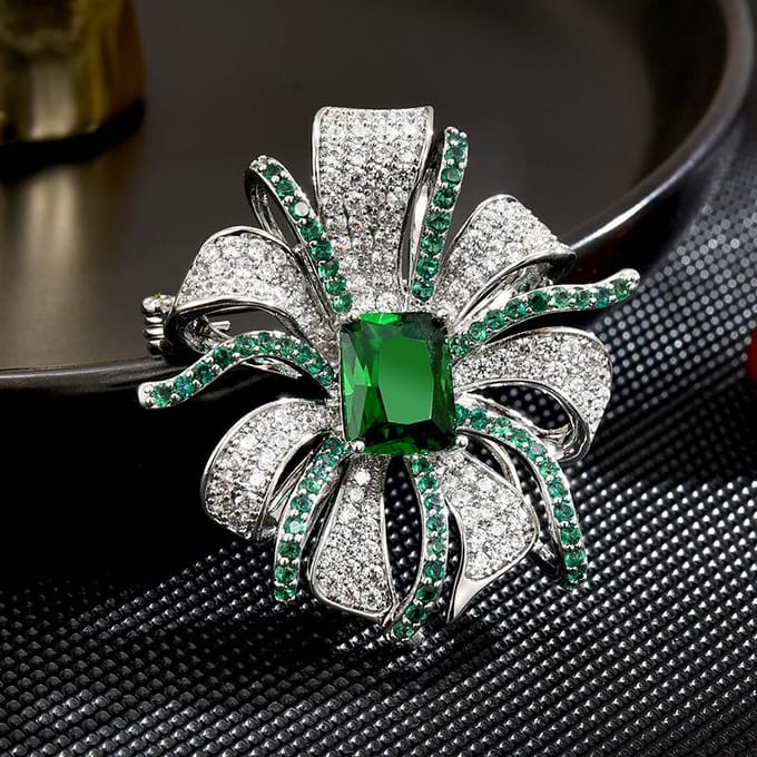 Broche Lanxin Mode Femme Luxe Léger Exquise Personnalité Broche Design de Niche Accessoires Vêtements Cadeaux gray