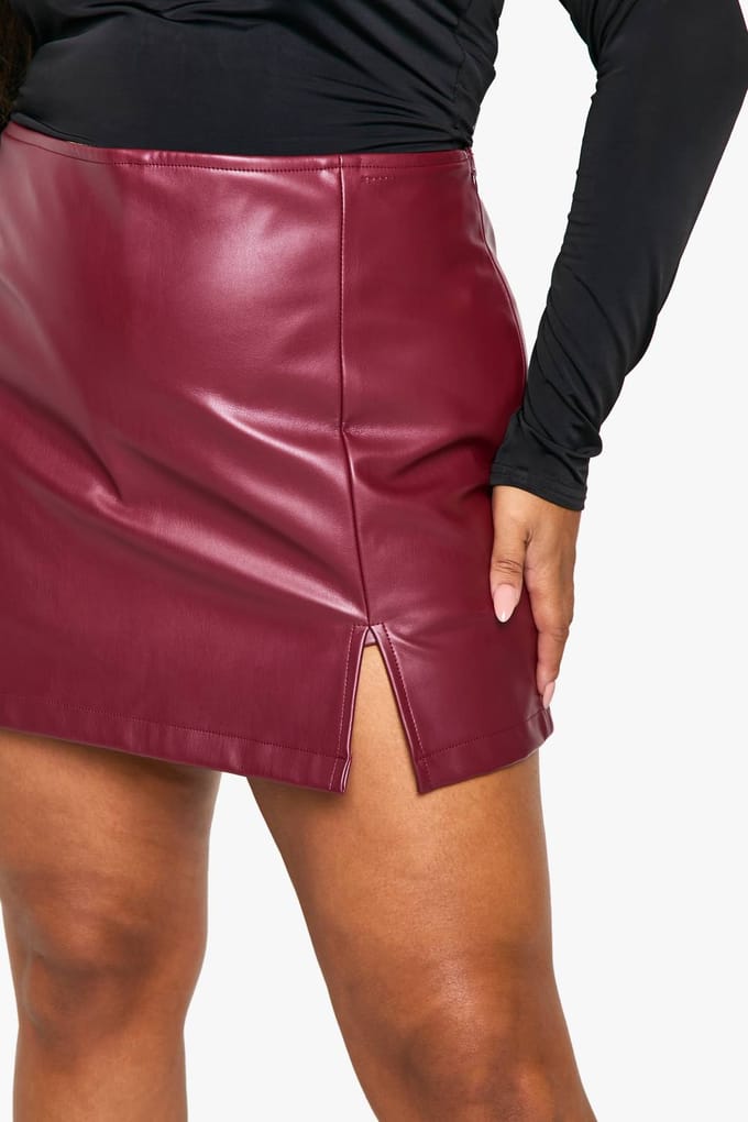 boohoo Dames Plus PU Split Hem Skort | Berry | Maat: 24
