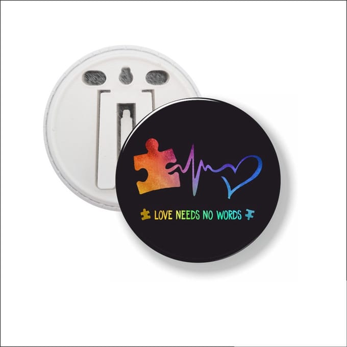 Button Met Clip 58 MM - Love Needs No Words