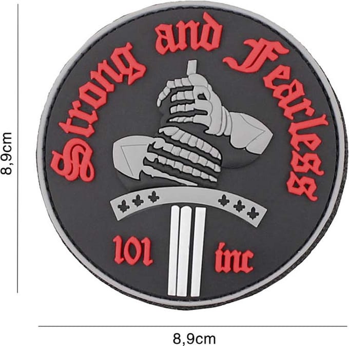Embleem 3D PVC Strong and fearless rood
