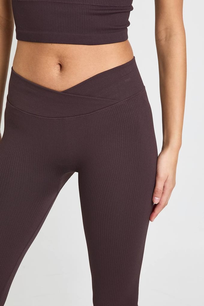 boohoo Dames Contour Geribbelde Wikkel Taille Naadloze Leggings | Chocoladebruin | Maat: Medium