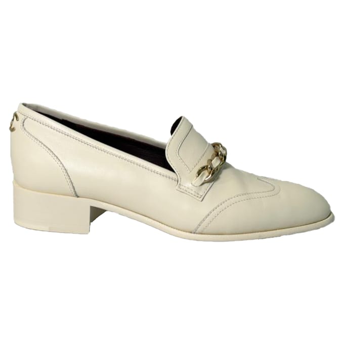 Chanel Ketting Accent Wingtip Loafers in Witte Leer