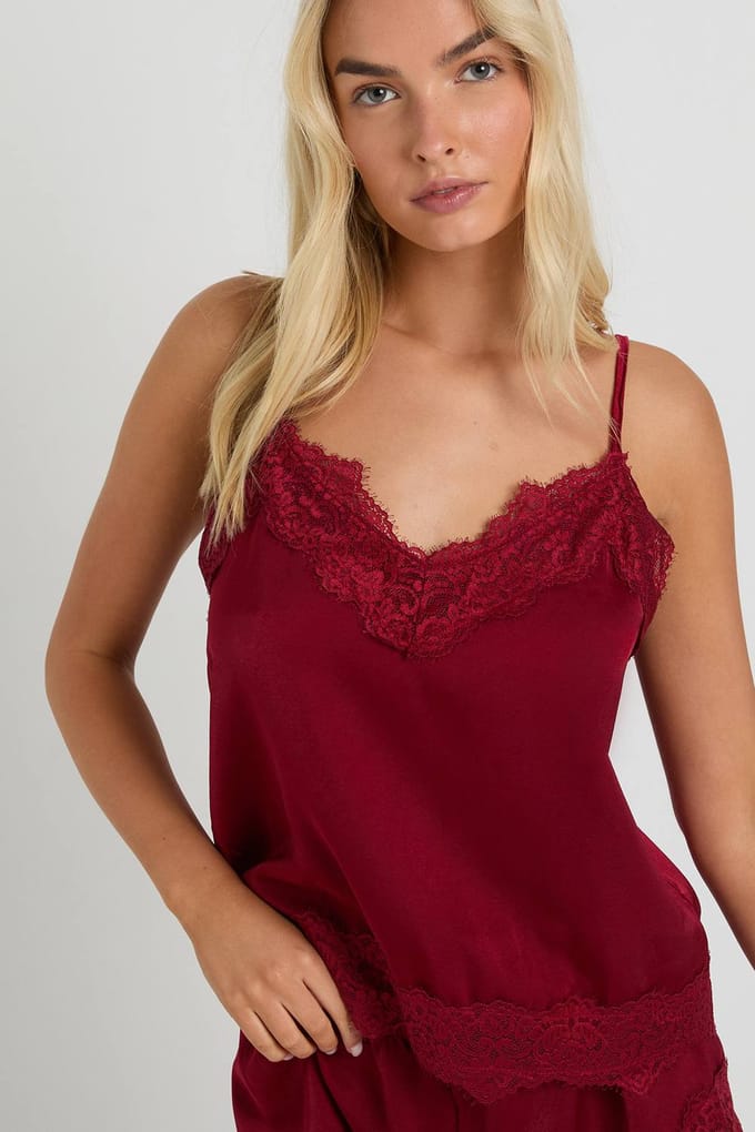 boohoo Dames Cami- en shortpyjamaset met wimperkant | Bordeaux Rood | Maat: 42