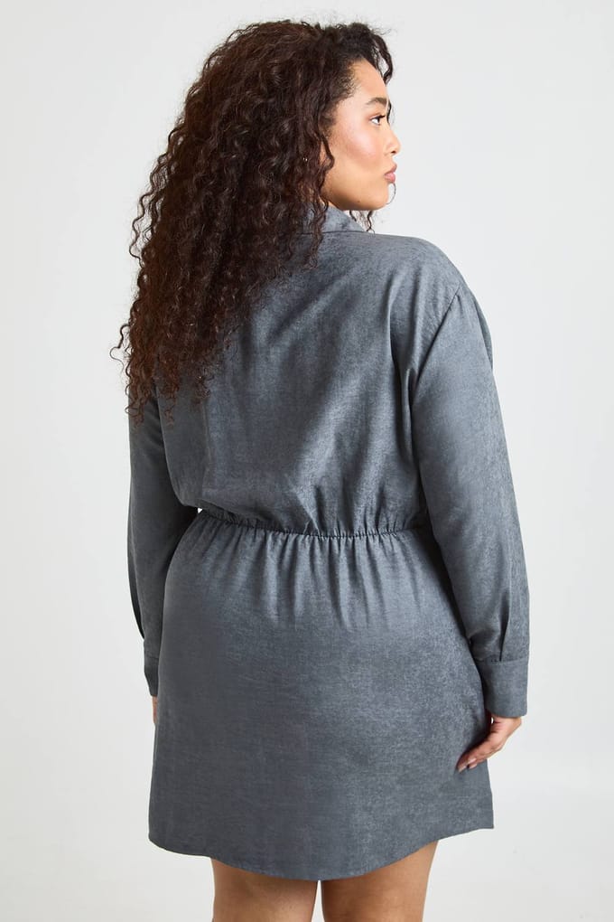 boohoo Dames Plus Gepelde Kraag Wikkel Blousejurk | Houtskool | Maat: 46