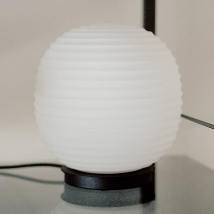 NEW WORKS Lantern Globe Tafellamp Zwart Frame Klein Ø20